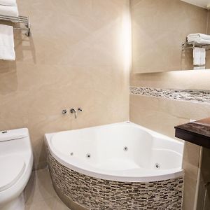 Colonial Suite